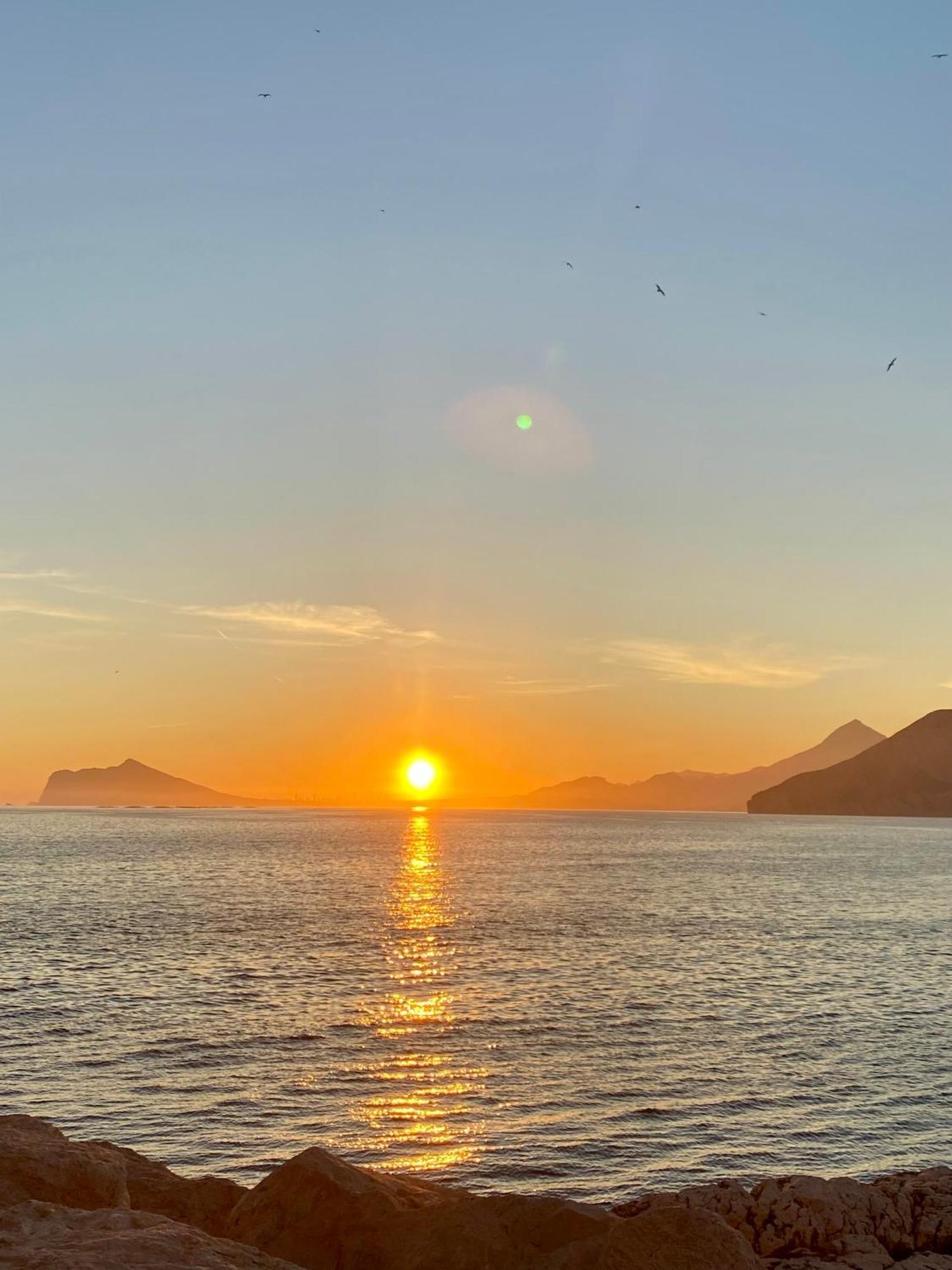 Natalie Calpe Sun 100M To The Beach Center Екстер'єр фото
