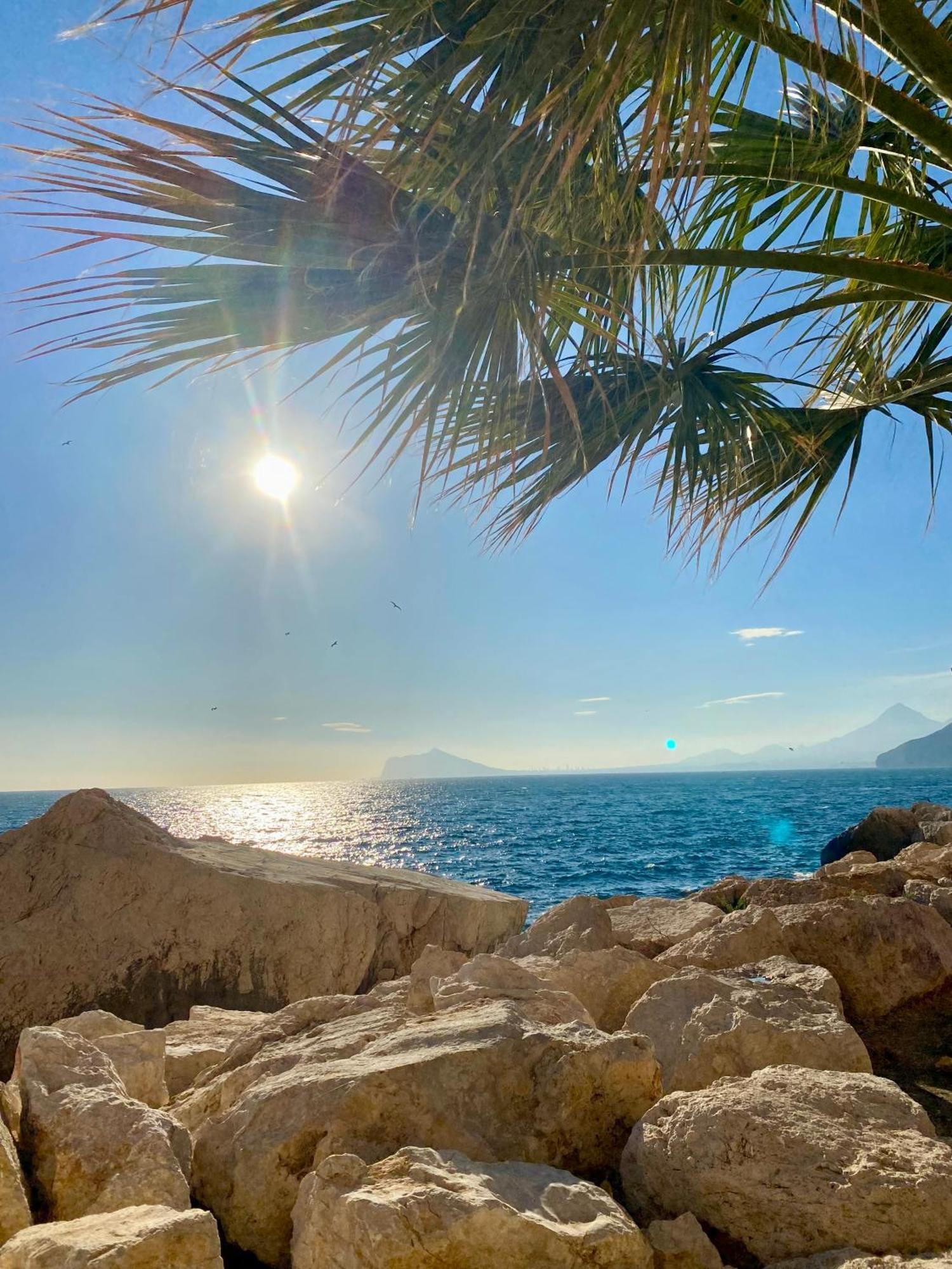 Natalie Calpe Sun 100M To The Beach Center Екстер'єр фото