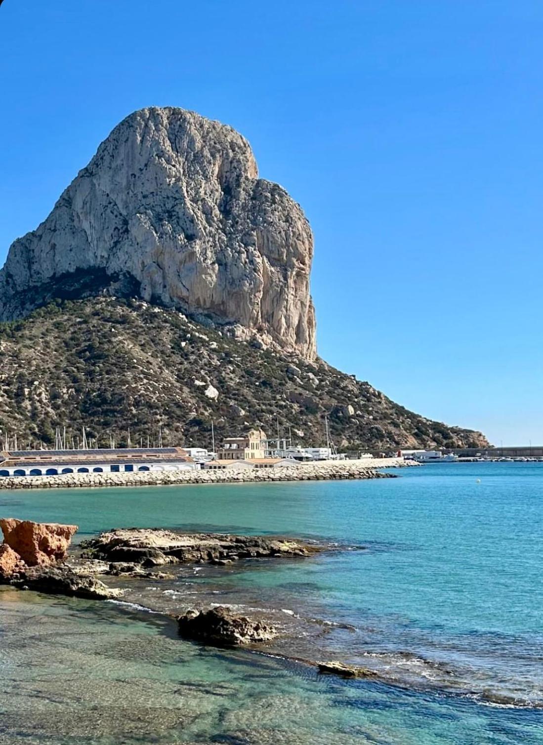 Natalie Calpe Sun 100M To The Beach Center Екстер'єр фото