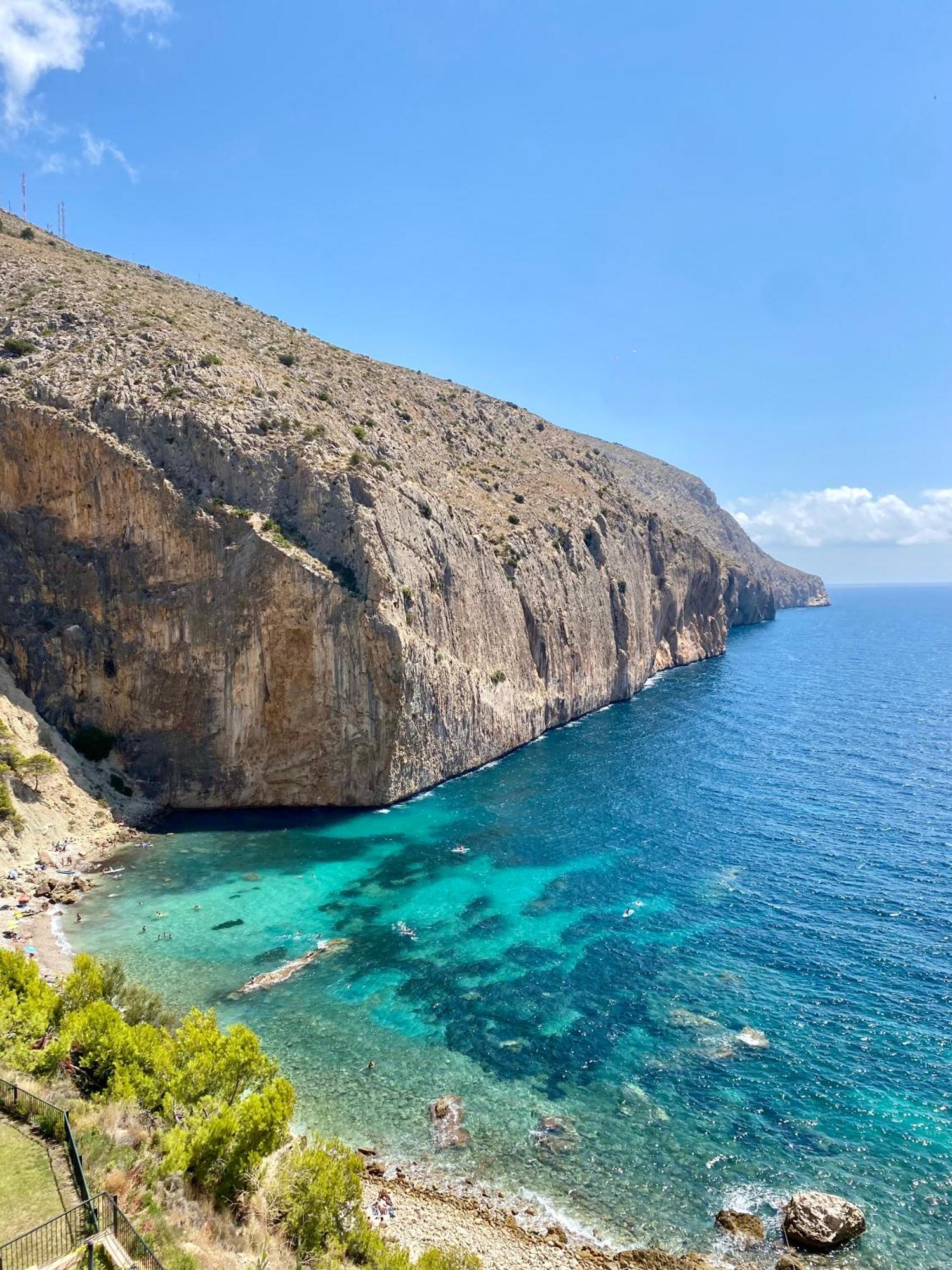 Natalie Calpe Sun 100M To The Beach Center Екстер'єр фото