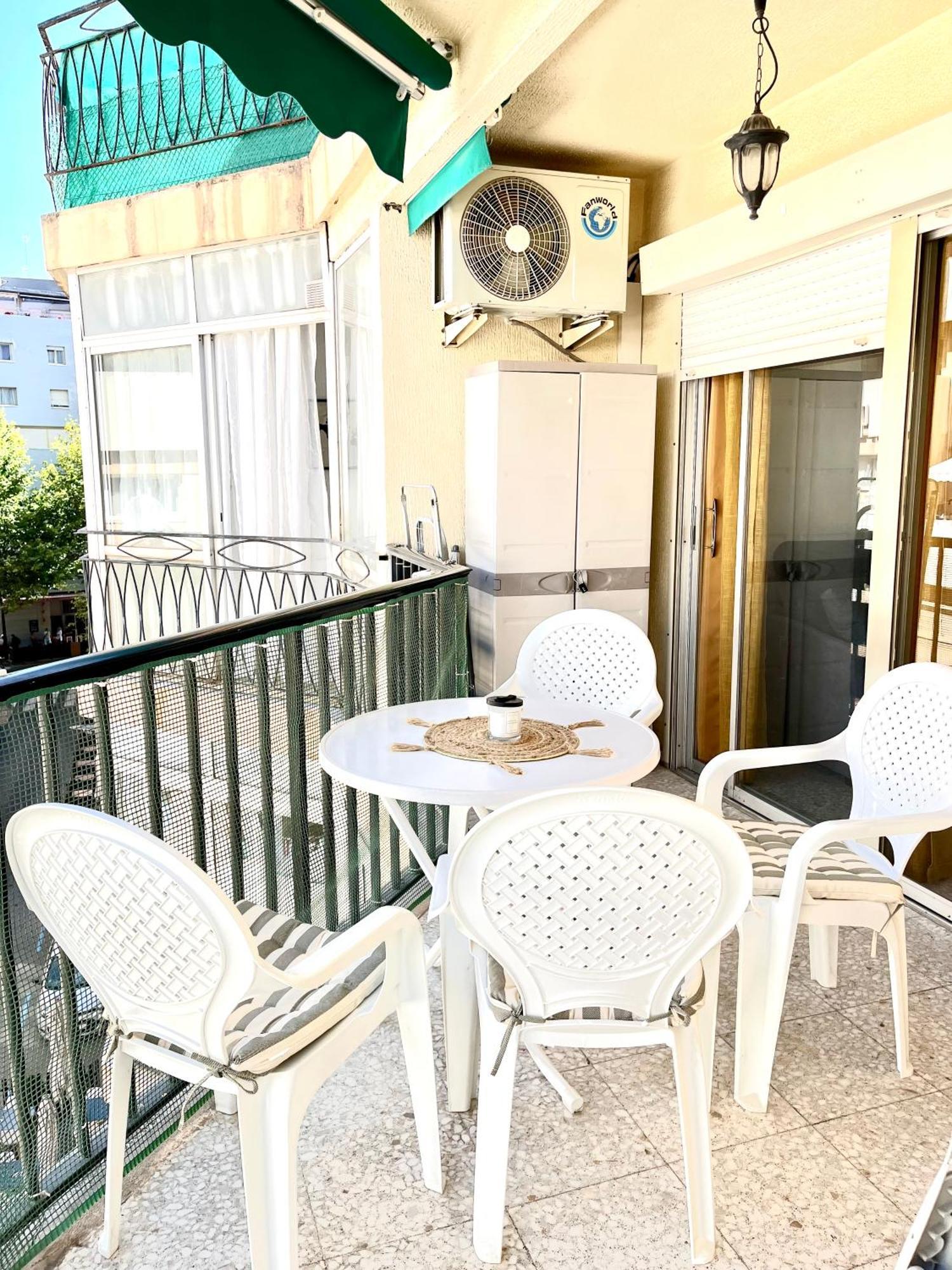 Natalie Calpe Sun 100M To The Beach Center Екстер'єр фото